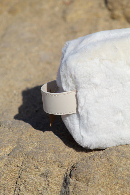 Trousse de toilette moumoute blanche