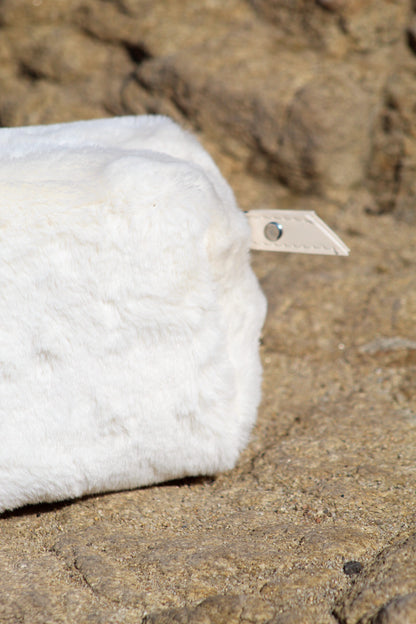 Trousse de toilette moumoute blanche