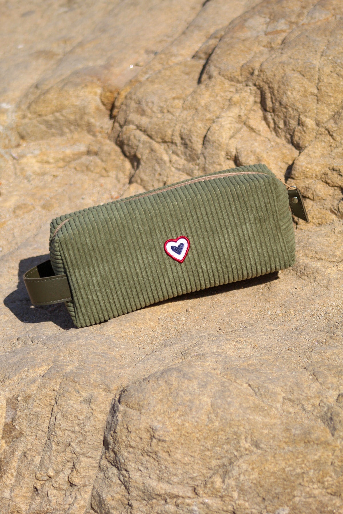 Trousse de toilette en velours kaki