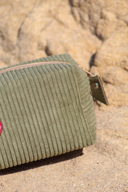 Trousse de toilette en velours kaki