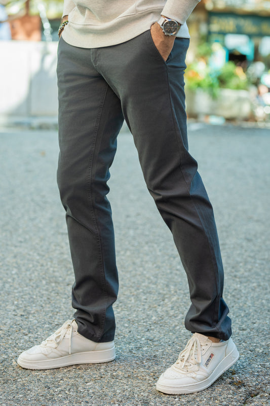 Pantalon chino gris