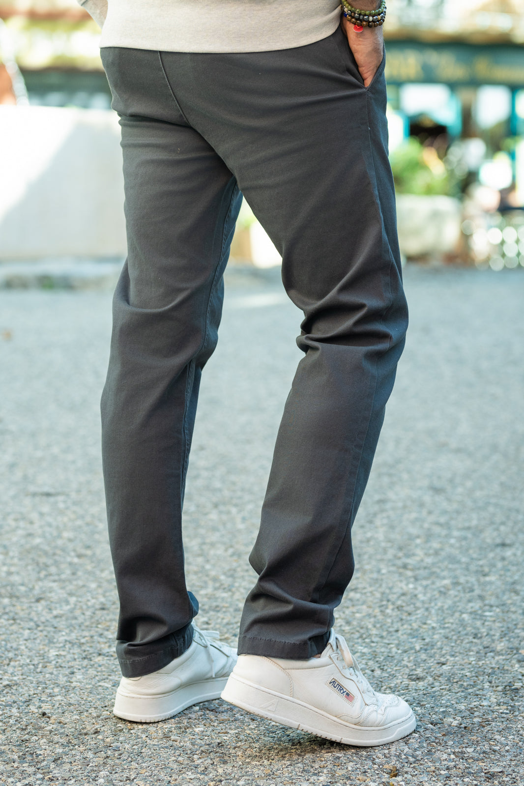 Pantalon chino gris